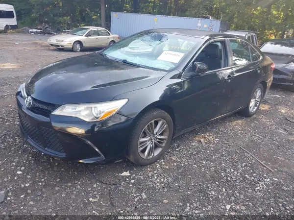 4T1BF1FK2GU186631 2016 TOYOTA CAMRY - Image 2
