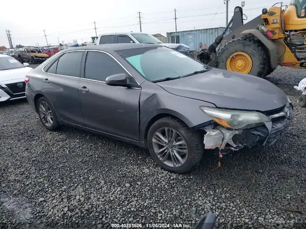 4T1BF1FK2GU186743 2016 TOYOTA CAMRY - Image 1