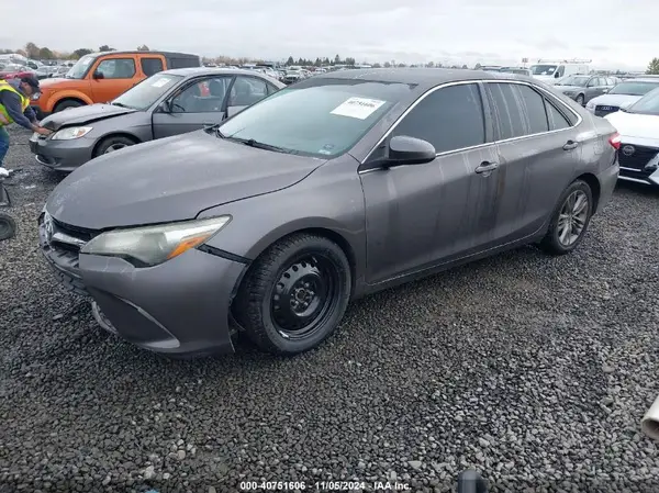 4T1BF1FK2GU186743 2016 TOYOTA CAMRY - Image 2