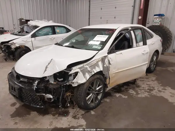 4T1BF1FK2GU189237 2016 TOYOTA CAMRY - Image 2