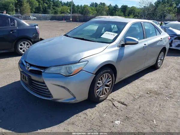 4T1BF1FK2GU194132 2016 TOYOTA CAMRY - Image 2