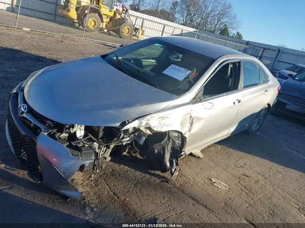 4T1BF1FK2GU194423 2016 TOYOTA CAMRY - Image 2