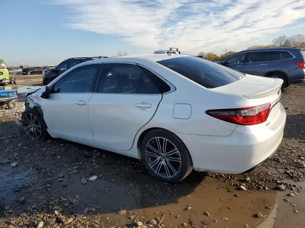 4T1BF1FK2GU194700 2016 TOYOTA CAMRY - Image 2