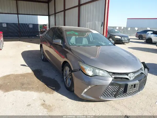 4T1BF1FK2GU196334 2016 TOYOTA CAMRY - Image 1