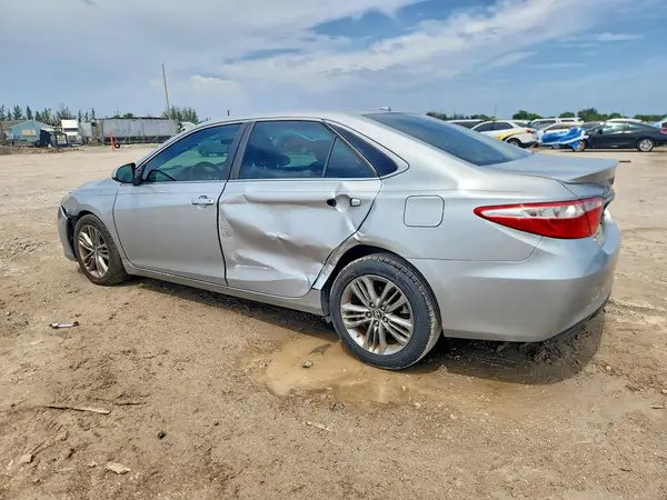 4T1BF1FK2GU197161 2016 TOYOTA CAMRY - Image 2