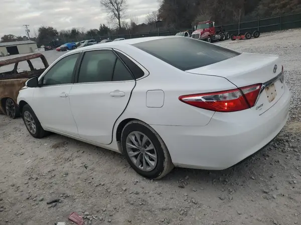4T1BF1FK2GU199010 2016 TOYOTA CAMRY - Image 2