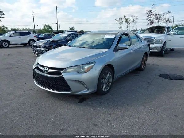4T1BF1FK2GU199704 2016 TOYOTA CAMRY - Image 2