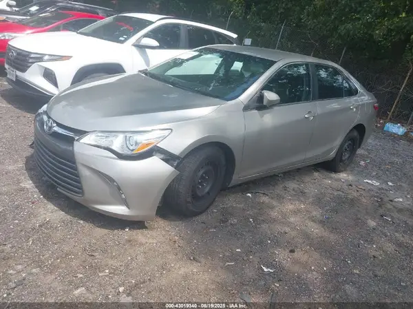 4T1BF1FK2GU200043 2016 TOYOTA CAMRY - Image 2