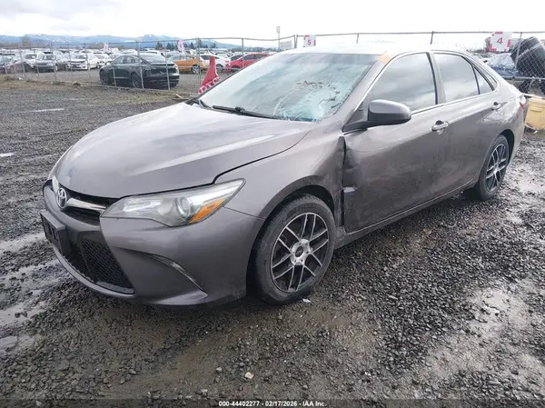 4T1BF1FK2GU200396 2016 TOYOTA CAMRY - Image 2
