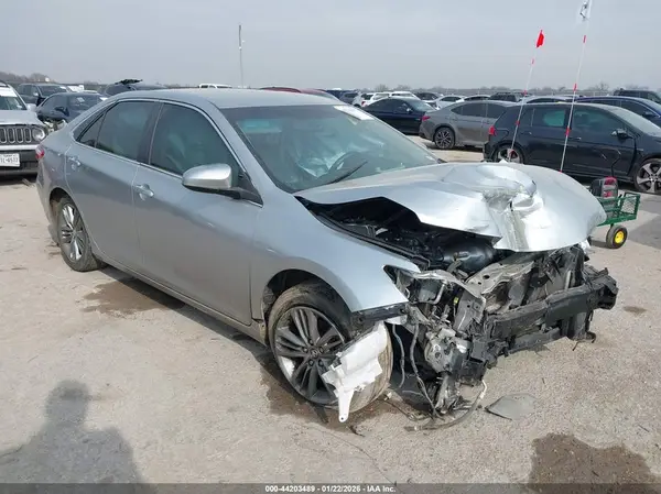 4T1BF1FK2GU201659 2016 TOYOTA CAMRY - Image 1