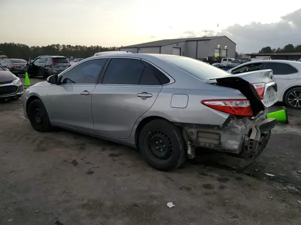 4T1BF1FK2GU202584 2016 TOYOTA CAMRY - Image 2