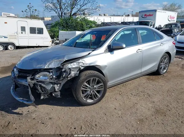 4T1BF1FK2GU204917 2016 TOYOTA CAMRY - Image 2