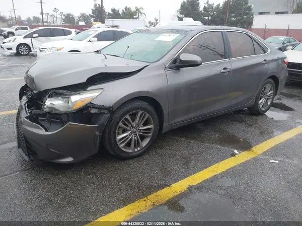 4T1BF1FK2GU208496 2016 TOYOTA CAMRY - Image 2