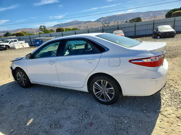 4T1BF1FK2GU210202 2016 TOYOTA CAMRY - Image 2