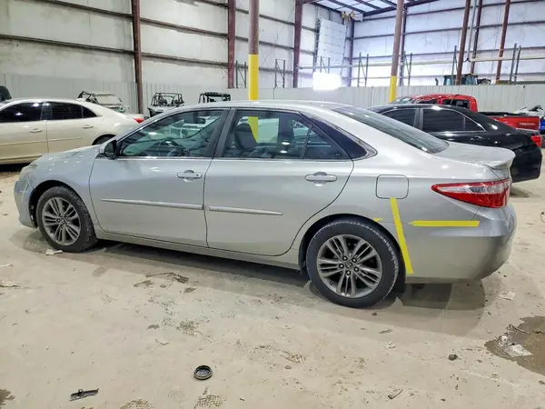 4T1BF1FK2GU212404 2016 TOYOTA CAMRY - Image 2