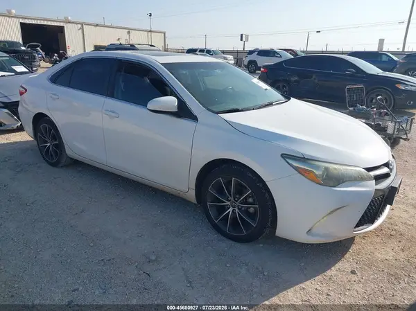 4T1BF1FK2GU212452 2016 TOYOTA CAMRY - Image 1