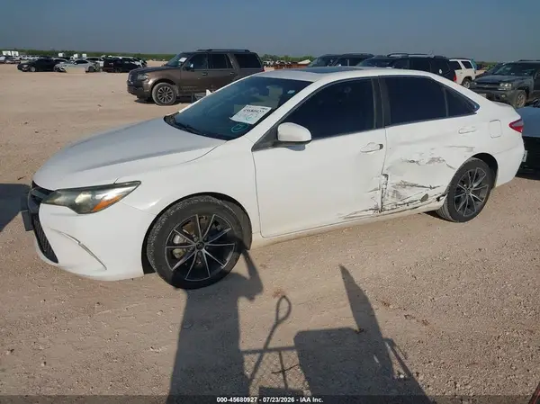 4T1BF1FK2GU212452 2016 TOYOTA CAMRY - Image 2