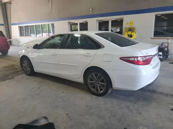 4T1BF1FK2GU215447 2016 TOYOTA CAMRY - Image 2