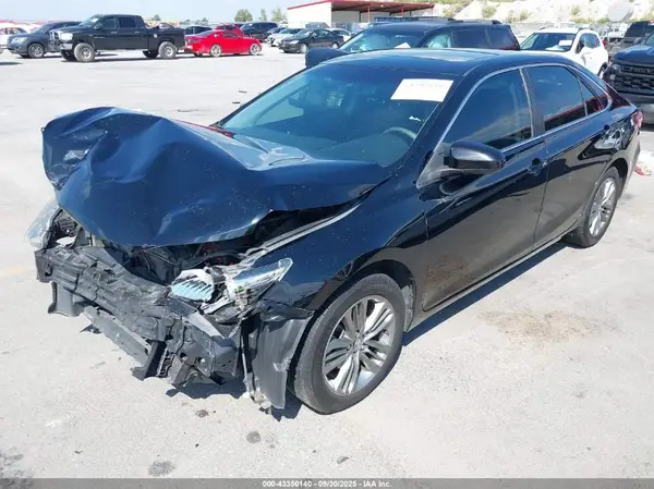 4T1BF1FK2GU219532 2016 TOYOTA CAMRY - Image 2