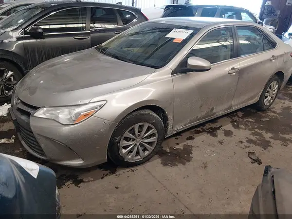 4T1BF1FK2GU221328 2016 TOYOTA CAMRY - Image 2