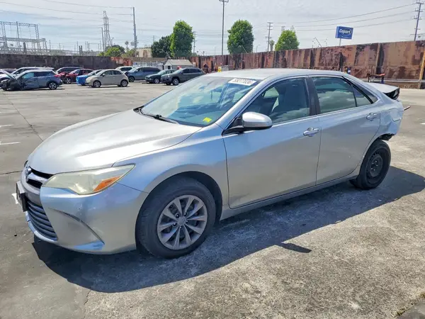 4T1BF1FK2GU221569 2016 TOYOTA CAMRY - Image 1