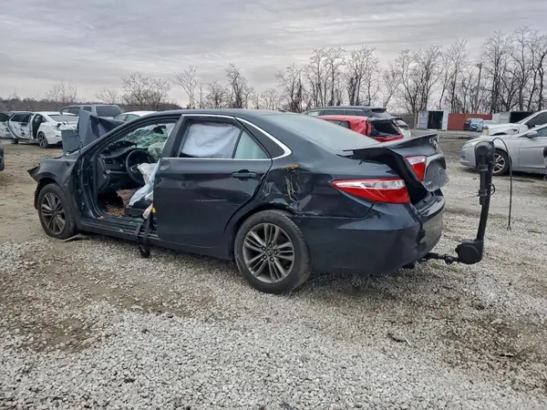 4T1BF1FK2GU221877 2016 TOYOTA CAMRY - Image 2