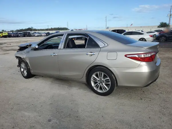 4T1BF1FK2GU223306 2016 TOYOTA CAMRY - Image 2