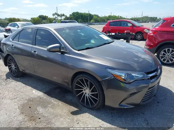 4T1BF1FK2GU224875 2016 TOYOTA CAMRY - Image 1