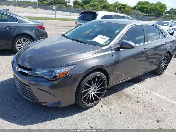 4T1BF1FK2GU224875 2016 TOYOTA CAMRY - Image 2