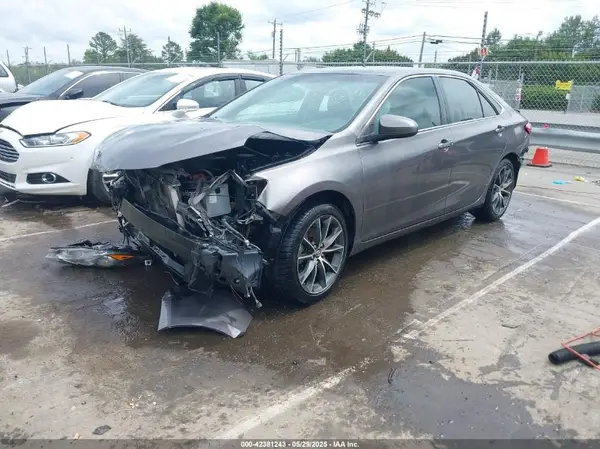 4T1BF1FK2GU226187 2016 TOYOTA CAMRY - Image 2