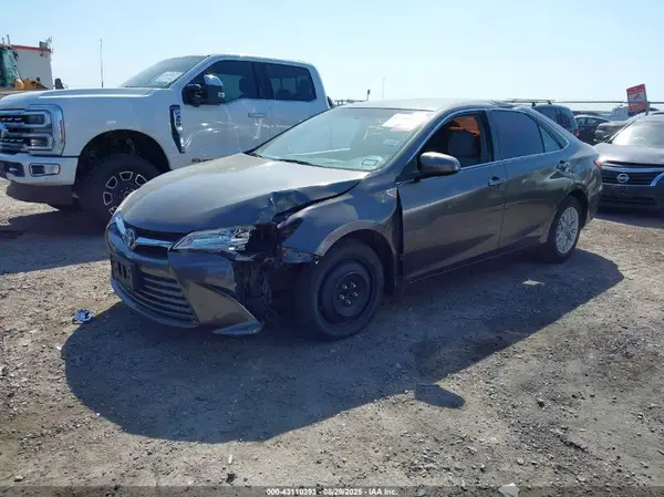 4T1BF1FK2GU228019 2016 TOYOTA CAMRY - Image 2