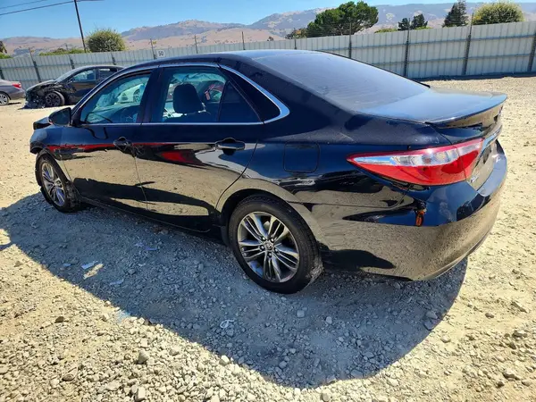 4T1BF1FK2GU230143 2016 TOYOTA CAMRY - Image 2