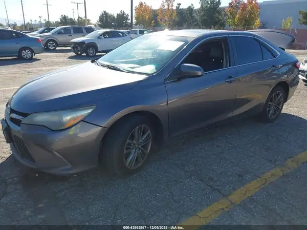 4T1BF1FK2GU231678 2016 TOYOTA CAMRY - Image 2