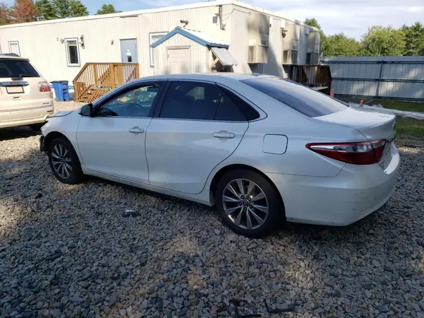 4T1BF1FK2GU235598 2016 TOYOTA CAMRY - Image 2