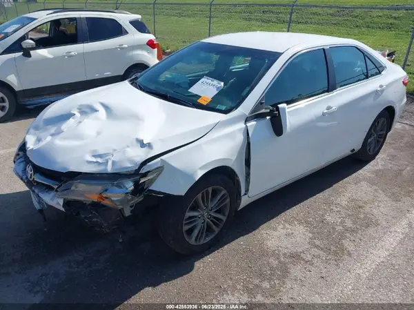 4T1BF1FK2GU236119 2016 TOYOTA CAMRY - Image 2