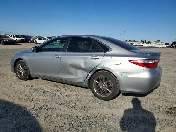 4T1BF1FK2GU236556 2016 TOYOTA CAMRY - Image 2