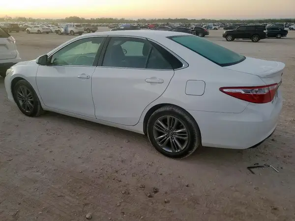 4T1BF1FK2GU238520 2016 TOYOTA CAMRY - Image 2