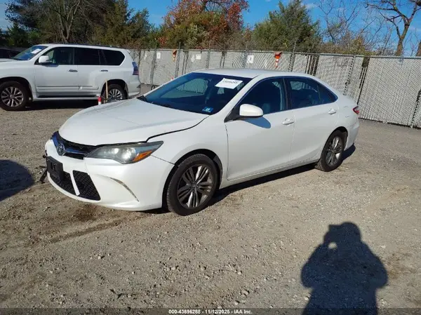 4T1BF1FK2GU239263 2016 TOYOTA CAMRY - Image 2