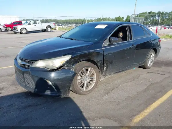 4T1BF1FK2GU240364 2016 TOYOTA CAMRY - Image 2