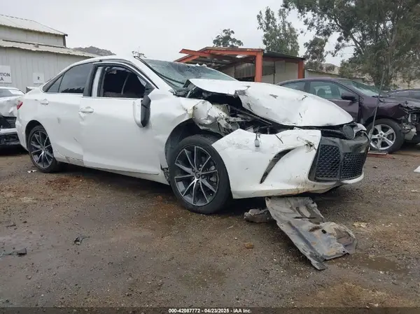 4T1BF1FK2GU240817 2016 TOYOTA CAMRY - Image 1