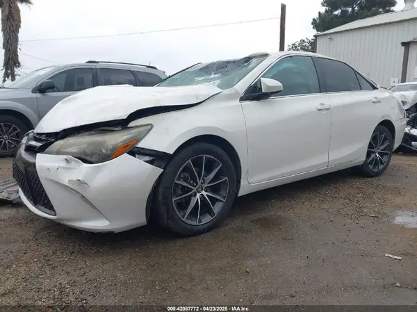 4T1BF1FK2GU240817 2016 TOYOTA CAMRY - Image 2