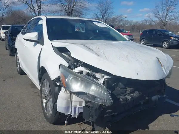 4T1BF1FK2GU241028 2016 TOYOTA CAMRY - Image 1