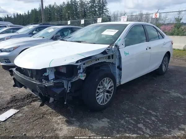 4T1BF1FK2GU242227 2016 TOYOTA CAMRY - Image 2