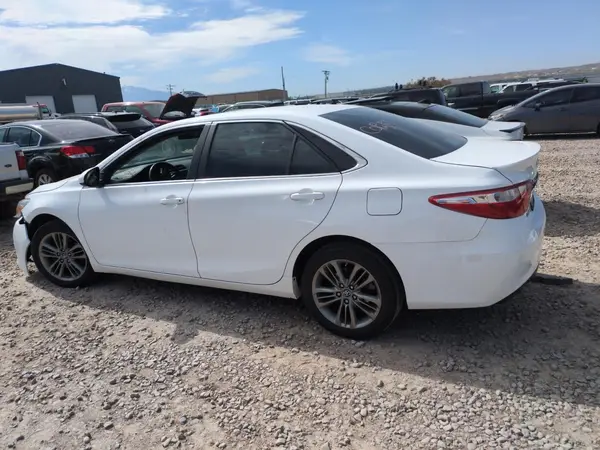 4T1BF1FK2GU244432 2016 TOYOTA CAMRY - Image 2