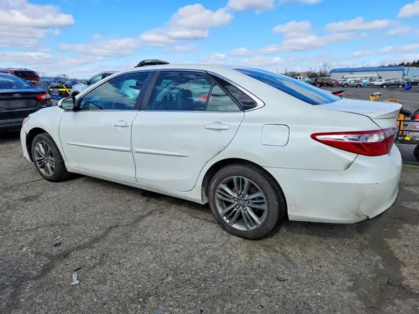 4T1BF1FK2GU244642 2016 TOYOTA CAMRY - Image 2