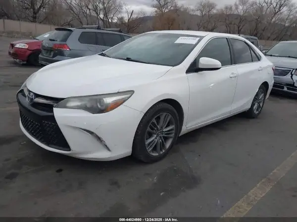 4T1BF1FK2GU245256 2016 TOYOTA CAMRY - Image 2