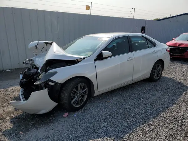 4T1BF1FK2GU246746 2016 TOYOTA CAMRY - Image 1