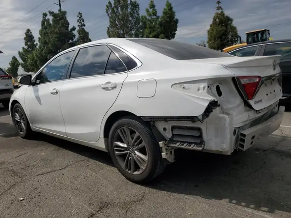 4T1BF1FK2GU247119 2016 TOYOTA CAMRY - Image 2