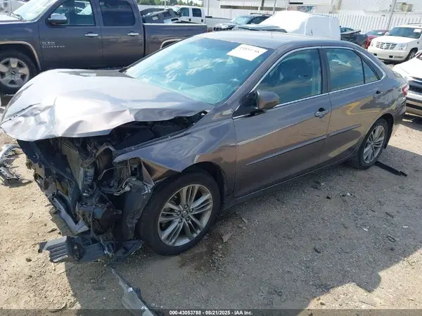 4T1BF1FK2GU247363 2016 TOYOTA CAMRY - Image 2