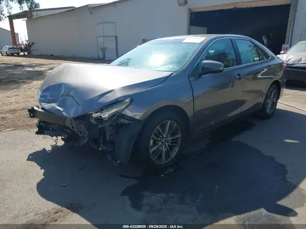 4T1BF1FK2GU248416 2016 TOYOTA CAMRY - Image 2